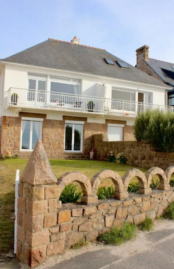 Holiday home Villa Les Pieds Dans L'Eau Tregastel France
