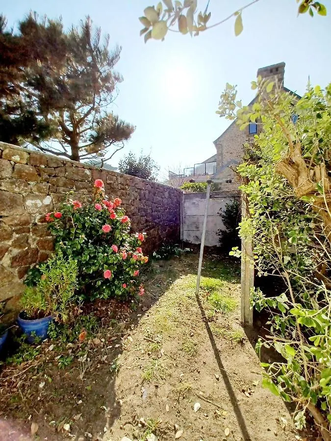 Villa Les Pieds Dans L'Eau Tregastel 0*,  France